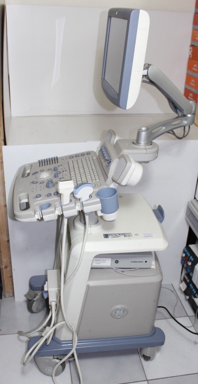 GE Logiq P5 Ultrasound System with 2 Probes DIAGNOSTIC ULTRASOUND MACHINES FOR SALE
