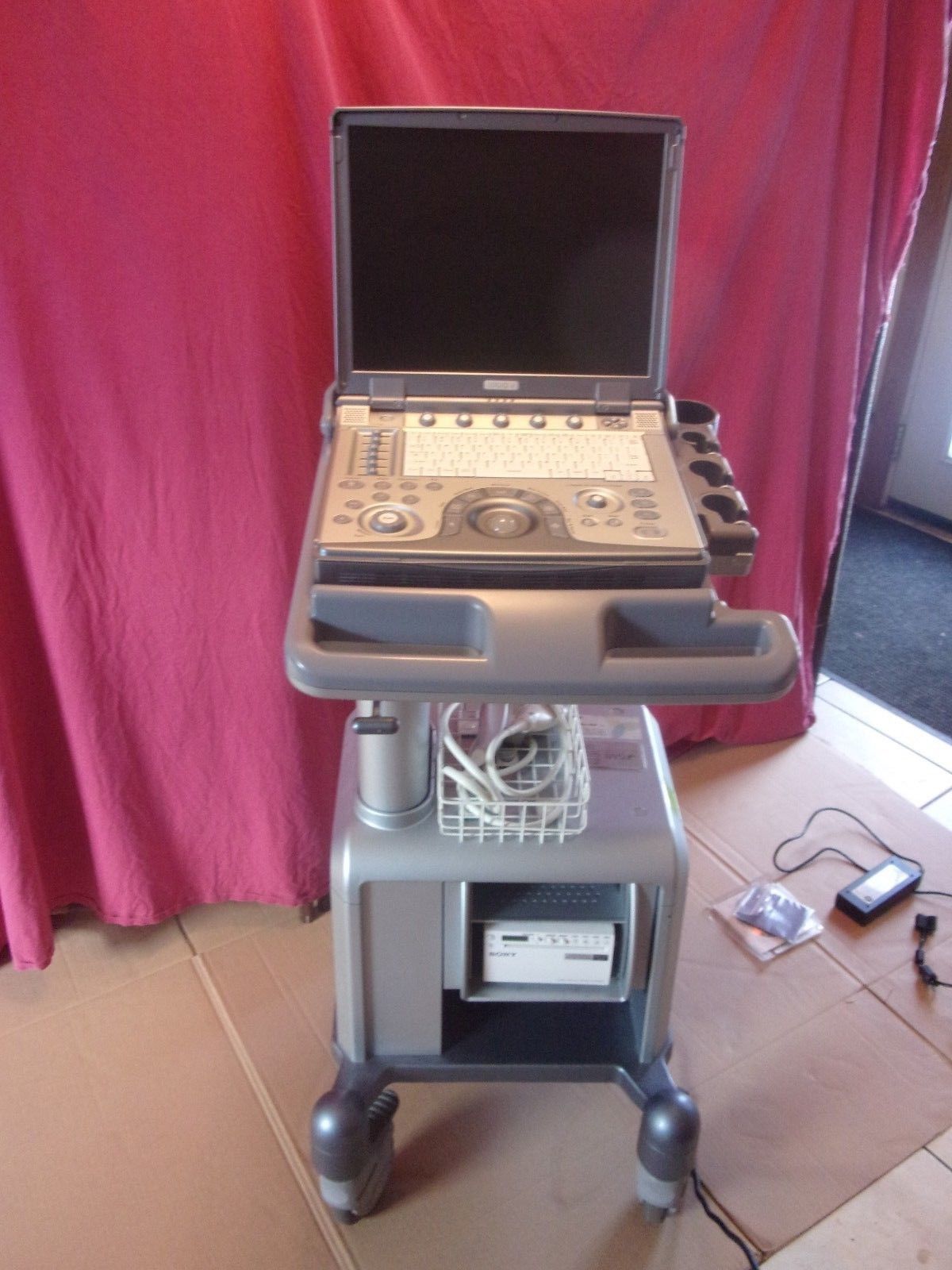 GE LOGIQ E ULTRASOUND With 12L-RS Probe And DOCKING CART DIAGNOSTIC ULTRASOUND MACHINES FOR SALE