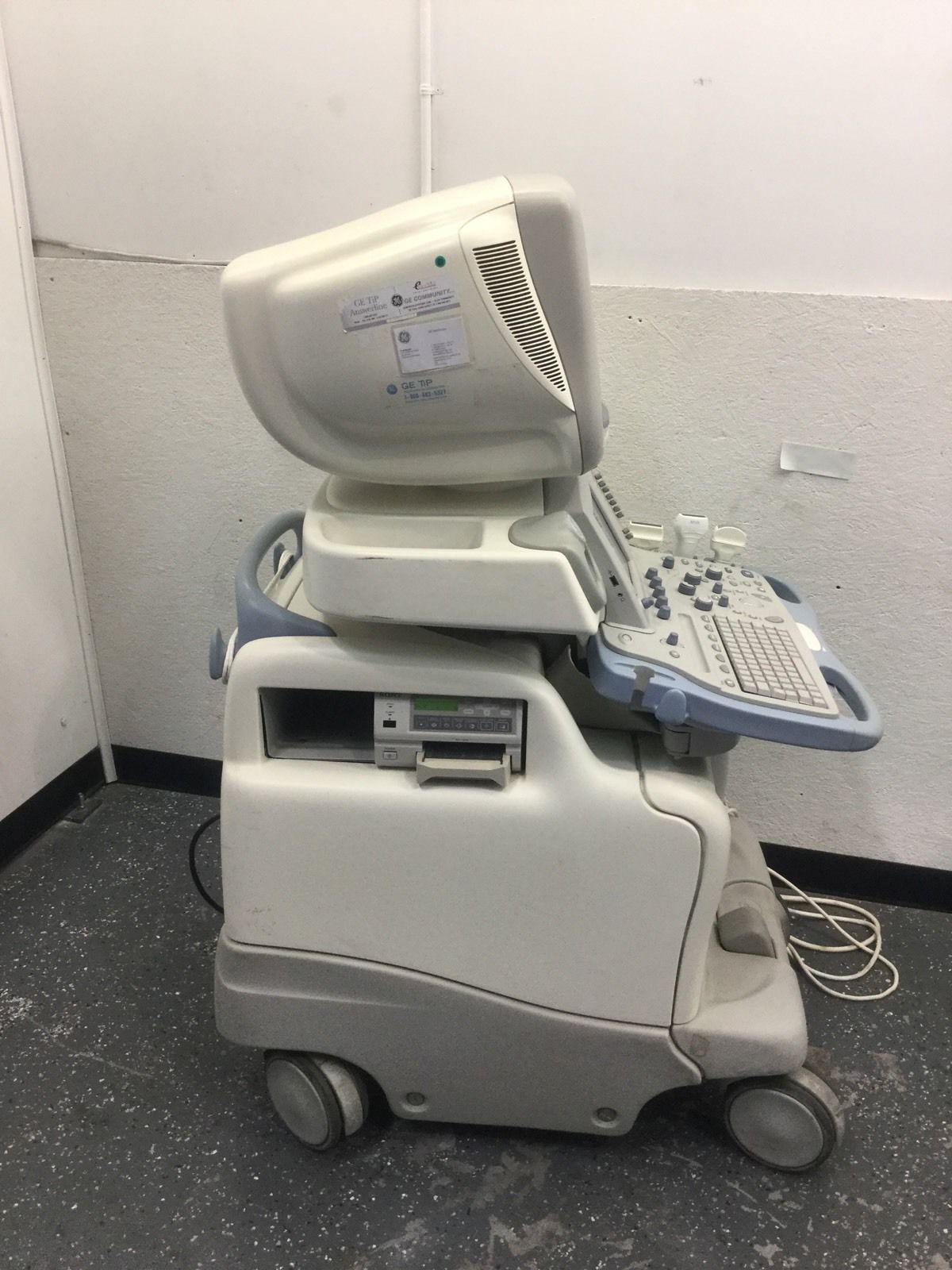 GE Logiq 9 Ultrasound 2003 BT03 + 8L + M12L + 3.5C DIAGNOSTIC ULTRASOUND MACHINES FOR SALE