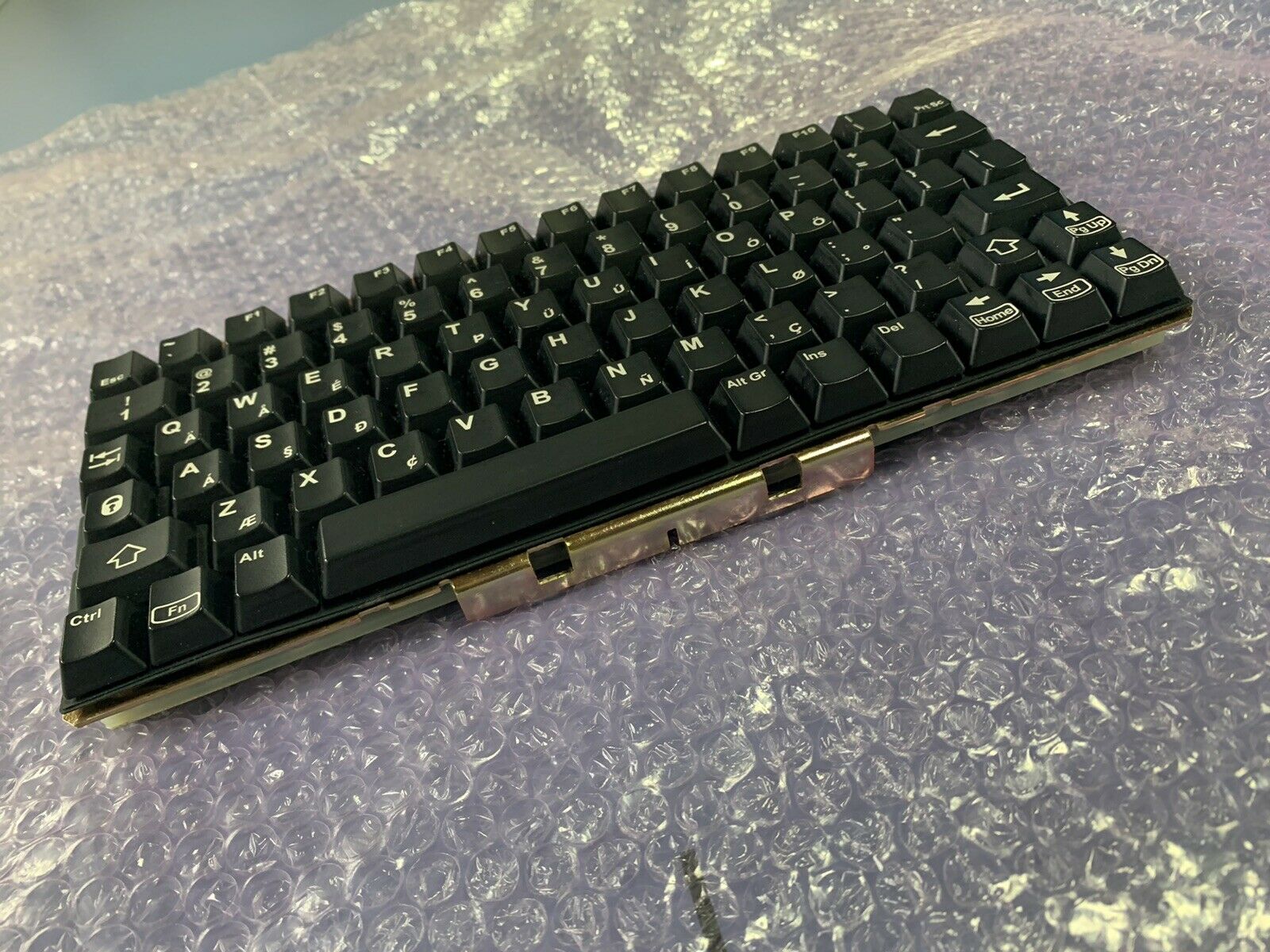 GE Vivid E9 Ultrasound Alphanumeric Keyboard P/N: 066E3201, 9395-00438-007/A DIAGNOSTIC ULTRASOUND MACHINES FOR SALE