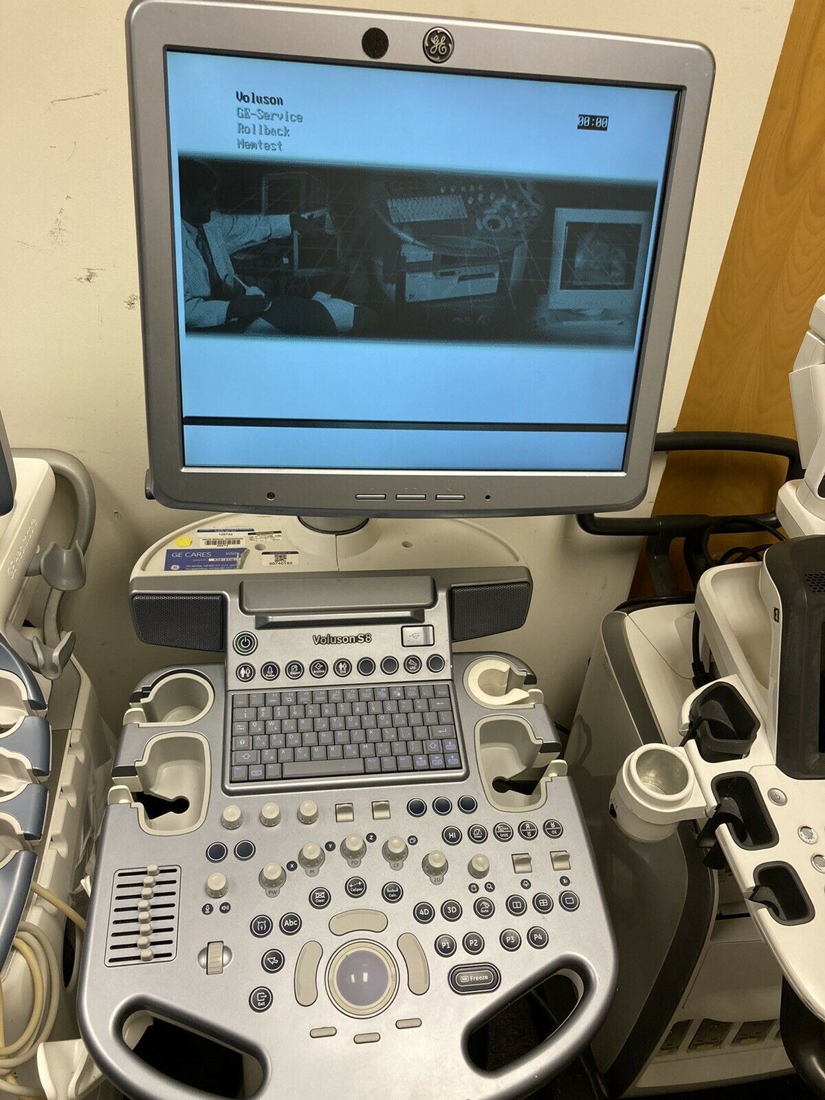 GE Voluson S8 BT11 Ultrasound System DIAGNOSTIC ULTRASOUND MACHINES FOR SALE