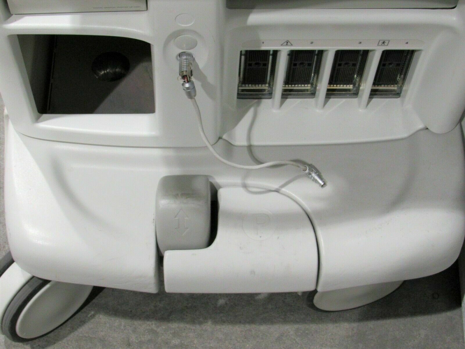 GE Model Logiq 9 2404587 Ultrasound Machine Power Issues For Parts or Repair DIAGNOSTIC ULTRASOUND MACHINES FOR SALE