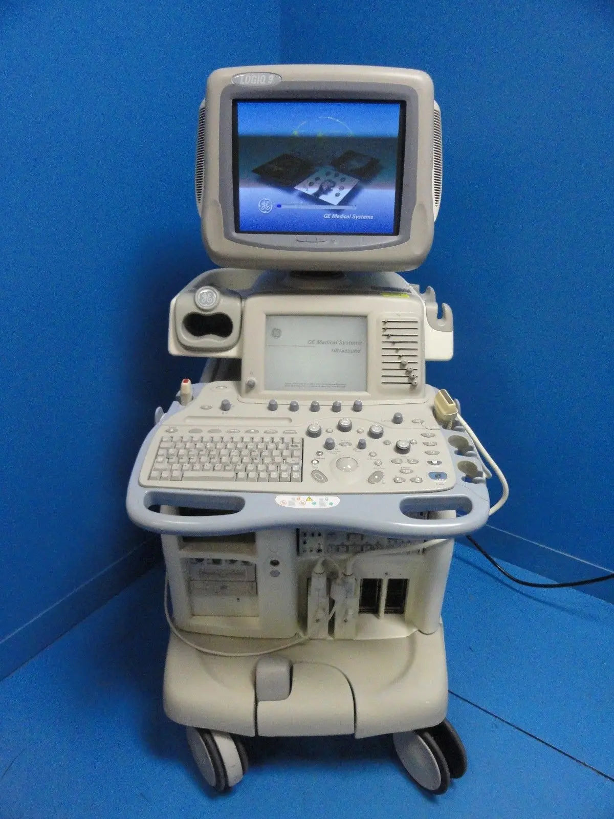 2002 GE LOGIQ 9 Ultrasound W/ 739L Linear, 10S Sector Probes VCR &Printer (7255) DIAGNOSTIC ULTRASOUND MACHINES FOR SALE