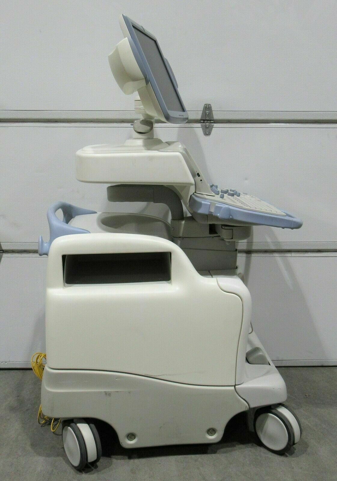 GE Model Logiq 9 2404587 Ultrasound Machine Power Issues For Parts or Repair DIAGNOSTIC ULTRASOUND MACHINES FOR SALE