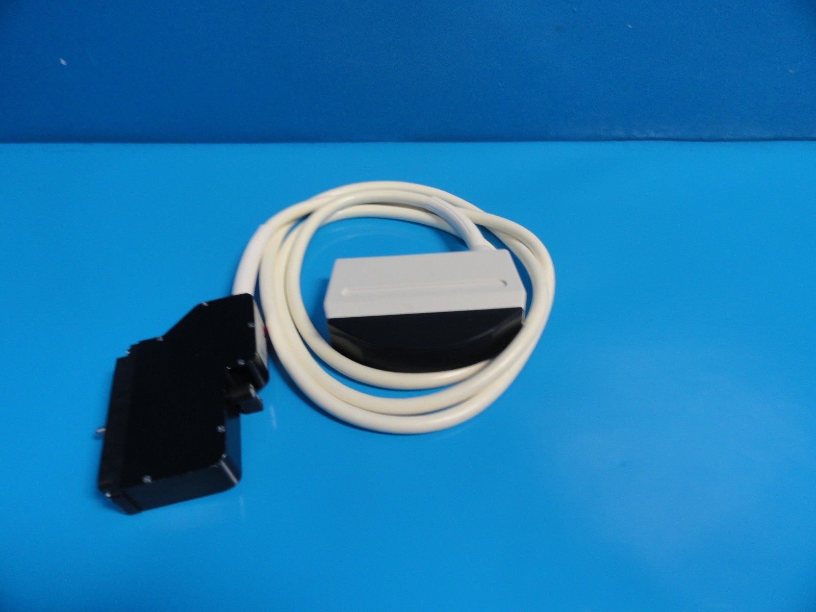 GE Diasonics 3.5 MHz P/N 100-01984-00 Slightly Curved Linear Array Probe (10216) DIAGNOSTIC ULTRASOUND MACHINES FOR SALE