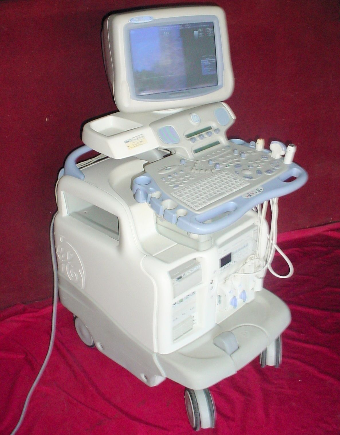 GE Vivid 7 Dimension '06 Ultrasound w/3 Transducer Probes M4S,4C,10S DIAGNOSTIC ULTRASOUND MACHINES FOR SALE