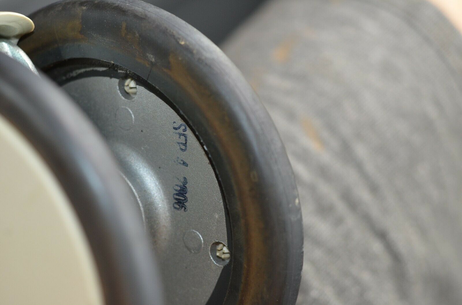 GE LOGIQ E9 Ultrasound Machine Wheel 2979695 (2006) DIAGNOSTIC ULTRASOUND MACHINES FOR SALE