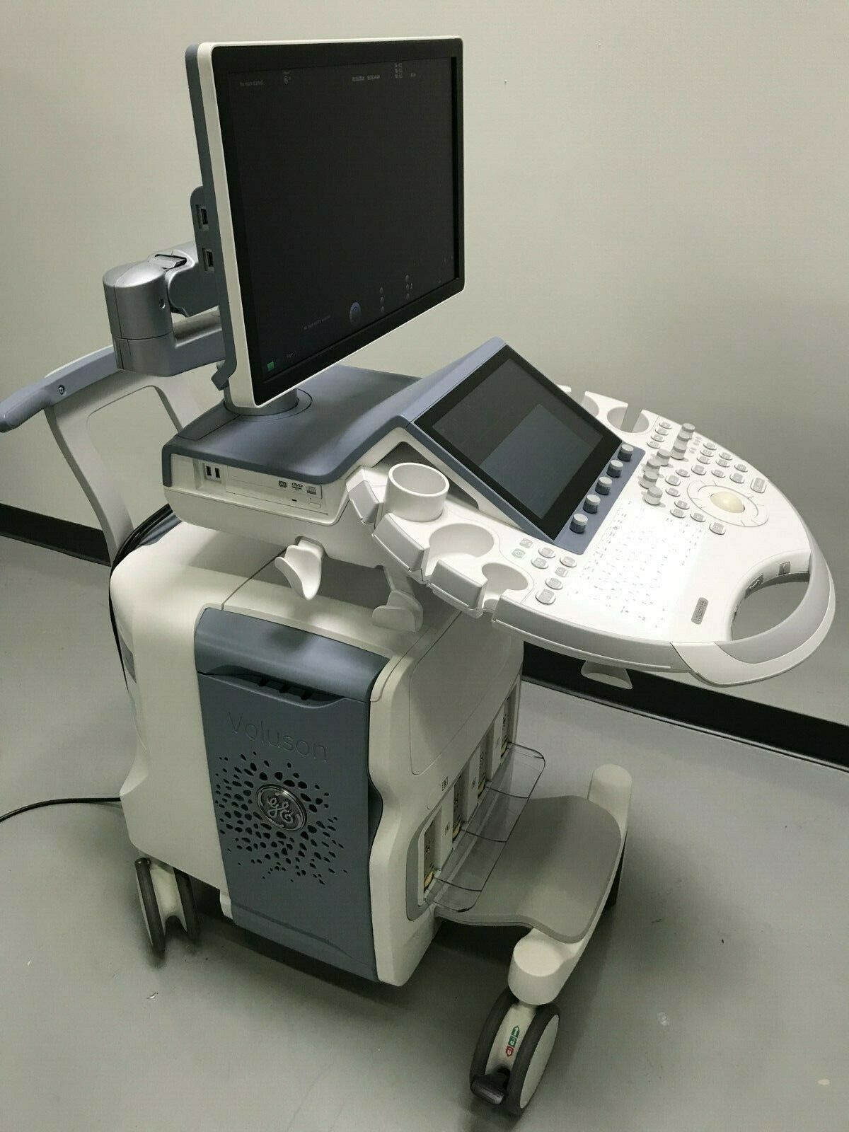GE VOLUSON E8 BT17  - 4D ULTRASOUND MACHINE WITH HD LIVE DIAGNOSTIC ULTRASOUND MACHINES FOR SALE