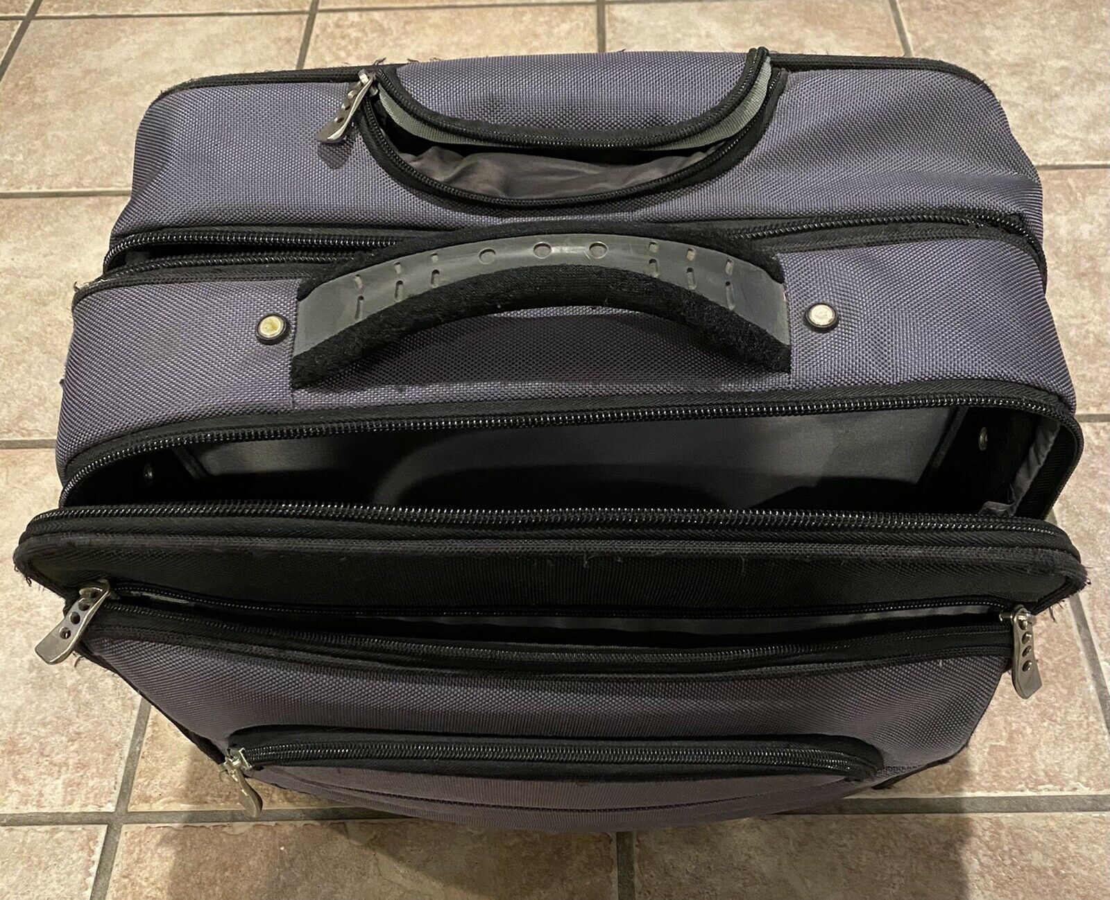 GE Vivid-i Ultrasound Machine (including carrying cases and two probes) DIAGNOSTIC ULTRASOUND MACHINES FOR SALE