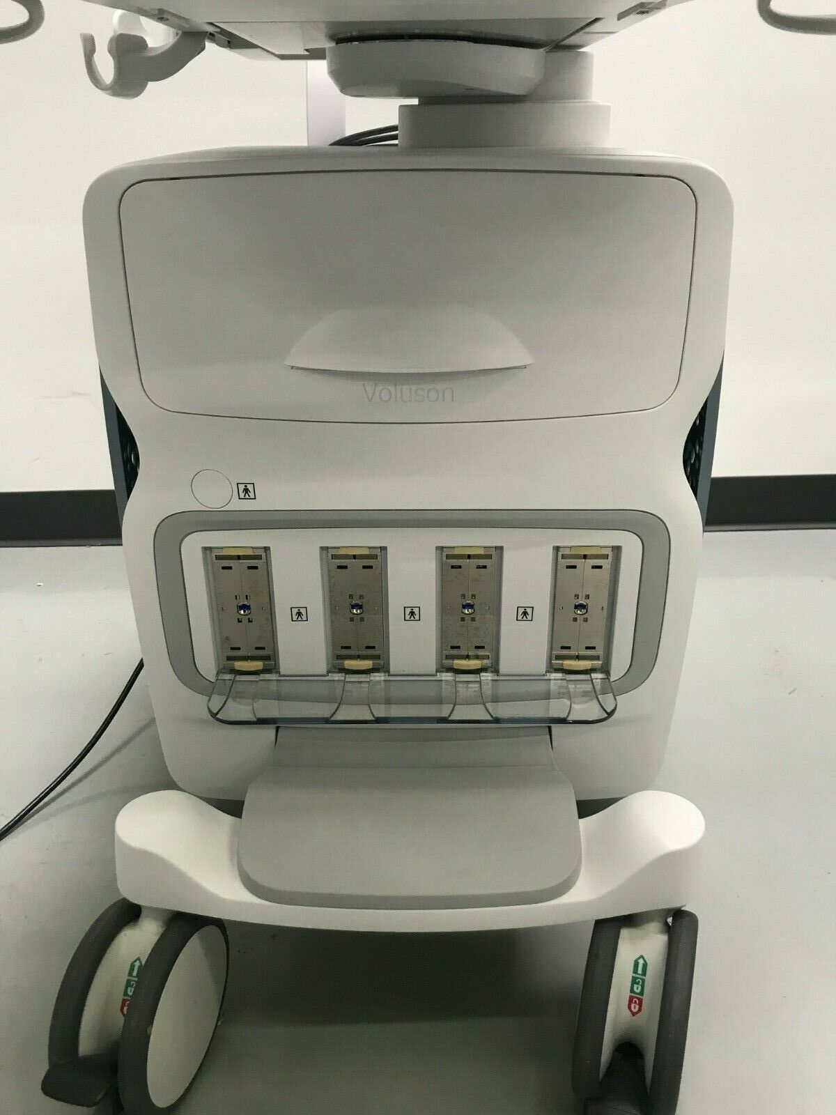 GE VOLUSON E8 BT17  - 4D ULTRASOUND MACHINE WITH HD LIVE DIAGNOSTIC ULTRASOUND MACHINES FOR SALE