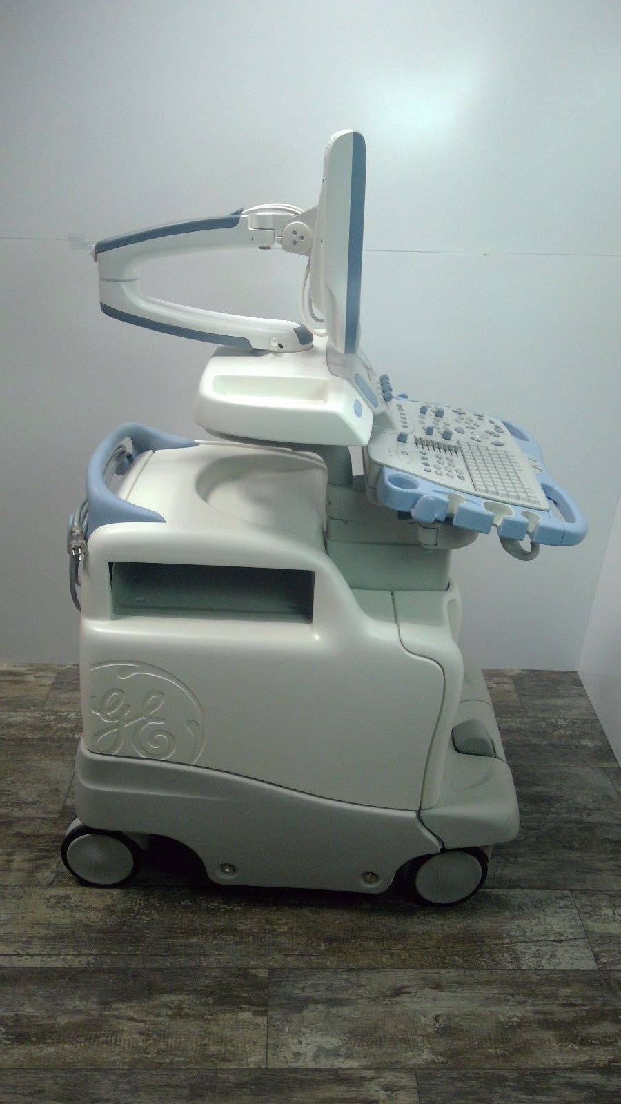 a medical device sitting on top of a wooden floor